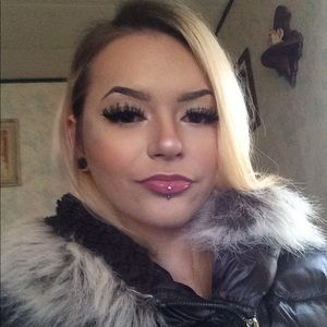 Meet your Posher, Aysia